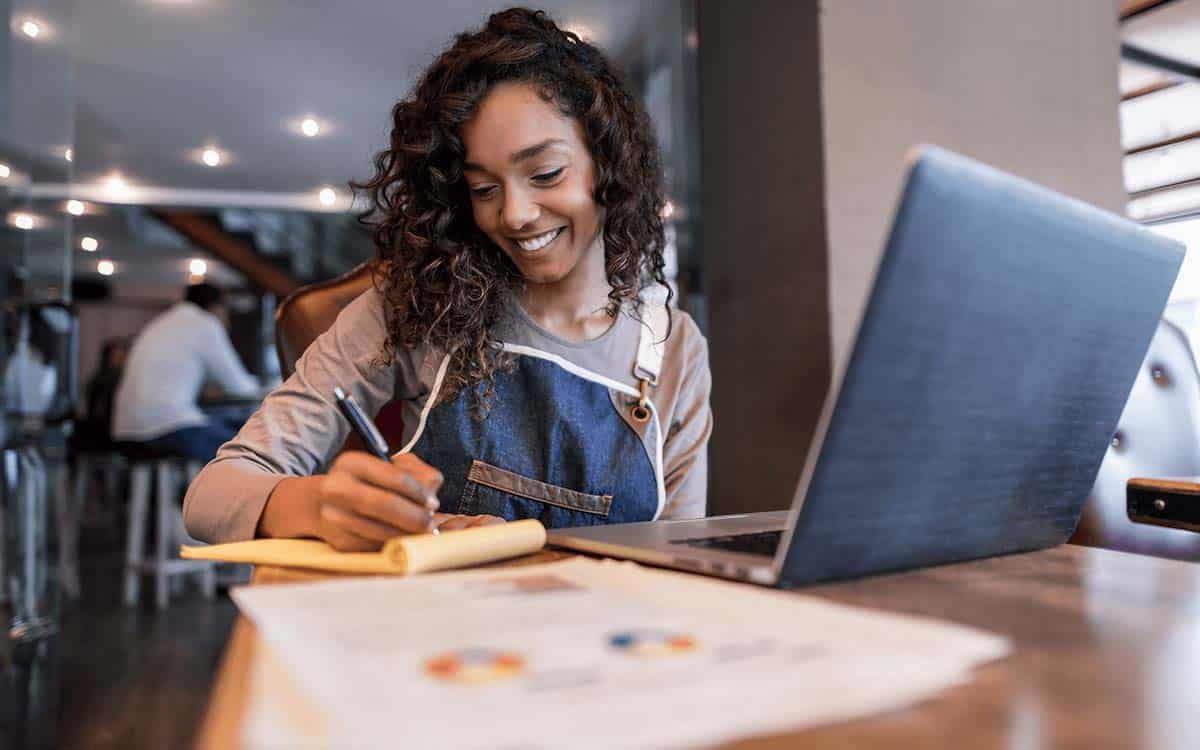 cuanto-gana-un-licenciado-en-negocios-internacionales Estudiar negocios en línea