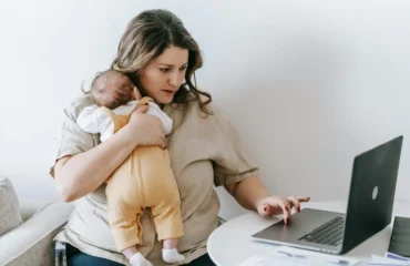 Estudiando un posgrado en línea como mamá y profesional